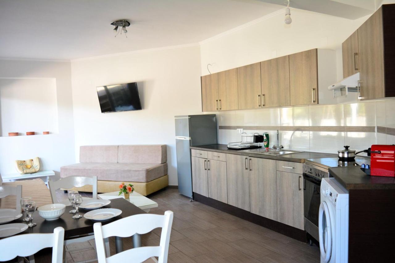 Tarmaros Apartments Sissi Buitenkant foto